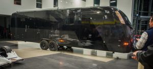 Το πρώτο στον κόσμο υπερπολυτελές τροχόσπιτο από ανθρακόνημα