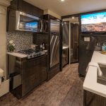 Το πρώτο στον κόσμο υπερπολυτελές τροχόσπιτο από ανθρακόνημα