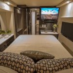 Το πρώτο στον κόσμο υπερπολυτελές τροχόσπιτο από ανθρακόνημα