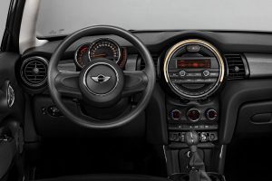 Ξεκινά η διάθεση του νέου MINI One με τιμή από 15.730 ευρώ