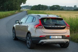 Volvo V40 Cross Country αυτόματο ίδια τιμή με το μηχανικό