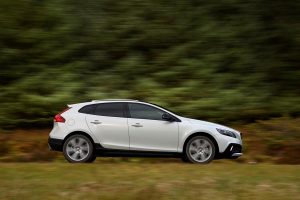 Volvo V40 Cross Country αυτόματο ίδια τιμή με το μηχανικό
