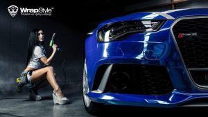 Audi RS6 Avant 750 hp ντυμένο με μεμβράνη μπλε χρωμίου