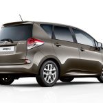 Το Toyota Verso-S ανανεώνεται και αναβαθμίζεται σε τεχνολογία