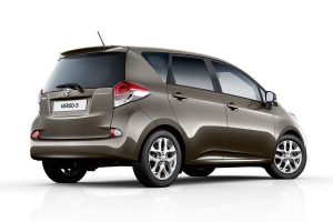 Το Toyota Verso-S ανανεώνεται και αναβαθμίζεται σε τεχνολογία