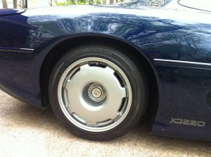 Η τελευταία Jaguar XJ220 του 1993 πωλείται με 3.500 χλμ.!