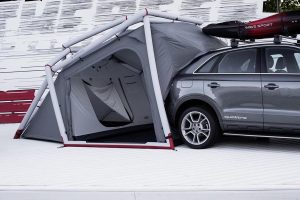 Audi Q3 Camping Tent εξοπλισμένο για outdoor δραστηριότητες