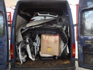 Συνελήφθη van με κλεμμένη BMW X6 σε κομμάτια