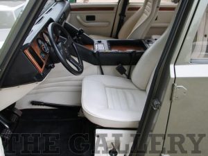 Σπάνια Lamborghini LM002 του 1989 με 18.000 χλμ. προς πώληση