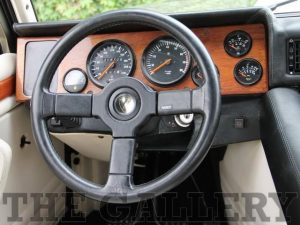 Σπάνια Lamborghini LM002 του 1989 με 18.000 χλμ. προς πώληση