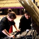 Συνεργείο αυτοκινήτων «Girls Only» με γυναίκες μηχανικούς!