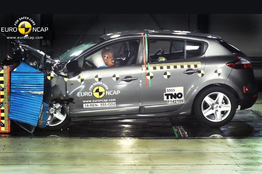 Σοκ! 3 αστέρια το Renault Megane στο Euro NCAP (+videos)