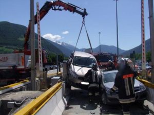 Δύο αυτοκίνητα πλήρωσαν πολύ ακριβά τα διόδια…