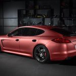 Porsche Panamera Turbo με κόκκινη μεμβράνη αλουμινίου
