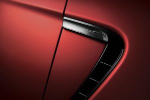 Porsche Panamera Turbo με κόκκινη μεμβράνη αλουμινίου