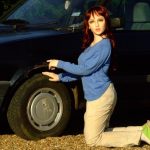 Φουσκωτή κούκλα πουλάει μεταχειρισμένο VW Golf Mk2