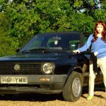 Φουσκωτή κούκλα πουλάει μεταχειρισμένο VW Golf Mk2