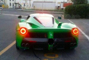 O τραγουδιστής «Jamiroquai» αγόρασε μια πράσινη Ferrari LaFerrari