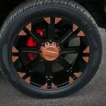 Το απόλυτο εκτός δρόμου Hummer H2 με χάλκινη μεμβράνη