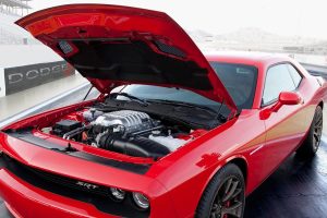 Το νέο Dodge Challenger SRT Hellcat 707 hp δεν ισιώνει! (video)