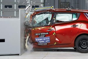 Απέτυχαν σε crash test 500L, Juke, Leaf, Mazda5 (+video)