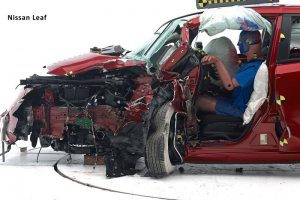 Απέτυχαν σε crash test 500L, Juke, Leaf, Mazda5 (+video)