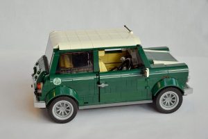 Κλασικό Mini κατασκευασμένο από 1.077 τουβλάκια LEGO!