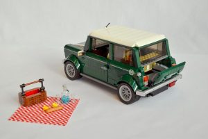 Κλασικό Mini κατασκευασμένο από 1.077 τουβλάκια LEGO!