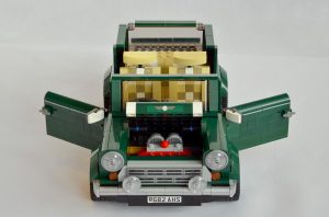 Κλασικό Mini κατασκευασμένο από 1.077 τουβλάκια LEGO!