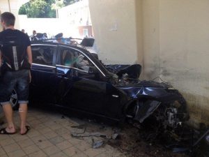 BMW 530i άνοιξε σαν κονσέρβα σε σφοδρότατη σύγκρουση