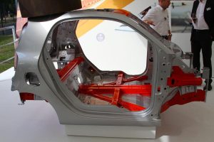 Crash test μεταξύ νέου smart fortwo και Mercedes S-Class