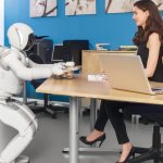 Το ανθρωποειδές ρομπότ Honda ASIMO σερβίρει καφέ (video)