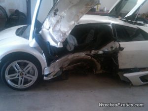 Lamborghini Murcielago γλίστρησε με 177 χλμ./ώρα σε δέντρο