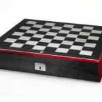 Η απόλυτη σκακιέρα Ferrari από ανθρακόνημα με τιμή 1.525 ευρώ