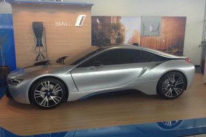 BMW i8 με… βοηθητικές ρόδες πωλείται για 13.680 ευρώ!