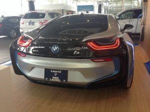BMW i8 με… βοηθητικές ρόδες πωλείται για 13.680 ευρώ!