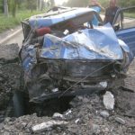 Βλήμα σκάει μπροστά από αυτοκίνητο στην Ουκρανία (video)