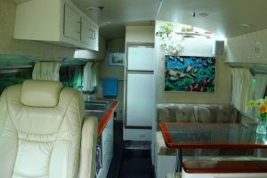 Ρετρό λεωφορείο – τροχόσπιτο του 1957 για 235.000 δολάρια!