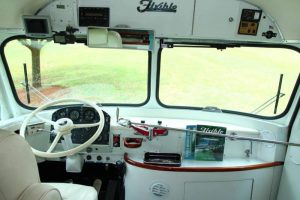 Ρετρό λεωφορείο – τροχόσπιτο του 1957 για 235.000 δολάρια!