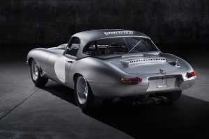 Η πρώτη από τις έξι “νέες” χειροποίητες Jaguar Lightweight E-Type