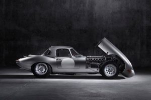 Η πρώτη από τις έξι “νέες” χειροποίητες Jaguar Lightweight E-Type