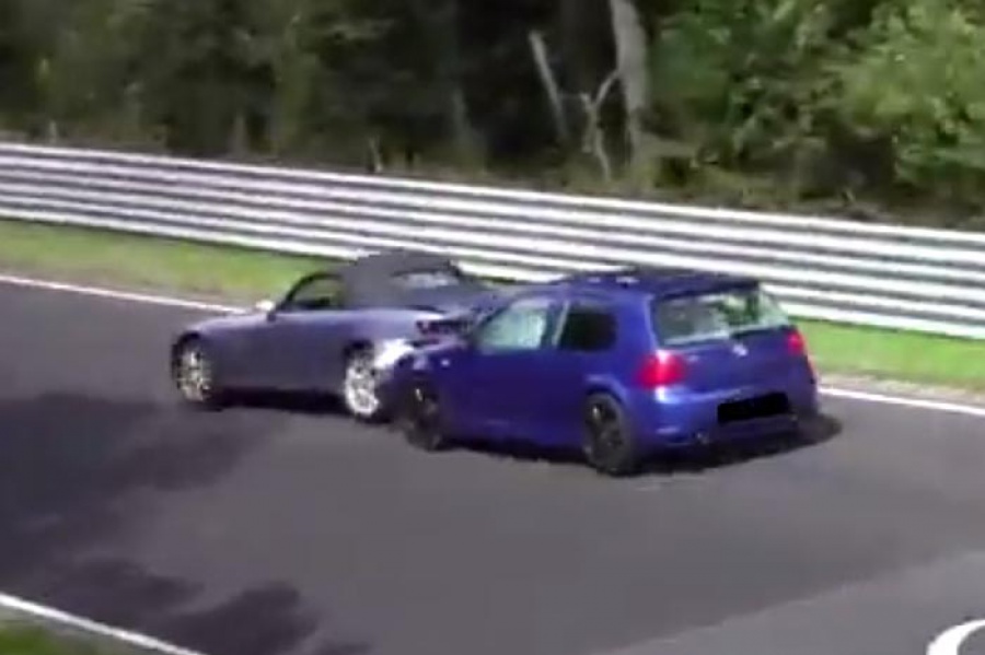 VW Golf R32 χτυπά Honda S2000 στο Nürburgring (video)