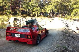 Κάμπινγκ με Ferrari F40 σίγουρα δεν βλέπεις κάθε μέρα…