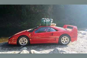 Κάμπινγκ με Ferrari F40 σίγουρα δεν βλέπεις κάθε μέρα…