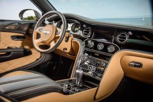 Η νέα κορυφαία Bentley Mulsanne Speed περνάει τα 300 χλμ./ώρα!