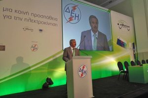 Ξεκινούν πιλοτικά δημόσιοι σταθμοί φόρτισης ηλεκτρικών οχημάτων