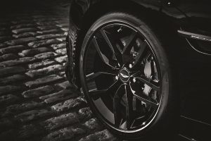 Νέα Aston Martin Vanquish Carbon Edition Coupe και Volante (+video)