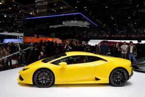 Η Lamborghini Huracan πουλάει όσο το Corsa στην Ελλάδα!
