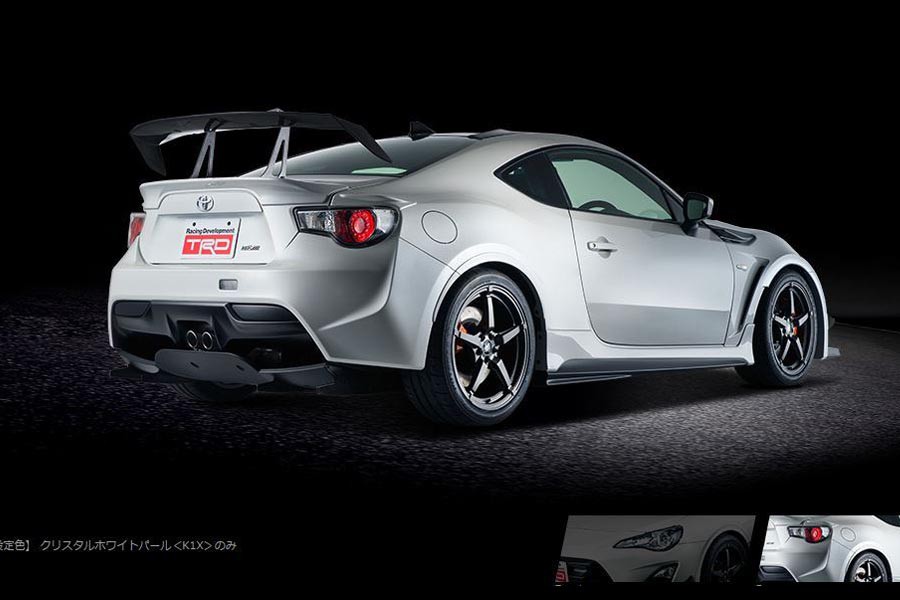 Αναβαθμισμένο Toyota 86 14R60 με αγωνιστικό εξοπλισμό