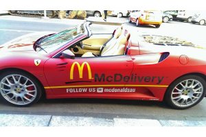 Ferrari F430 Spider για delivery fast food!